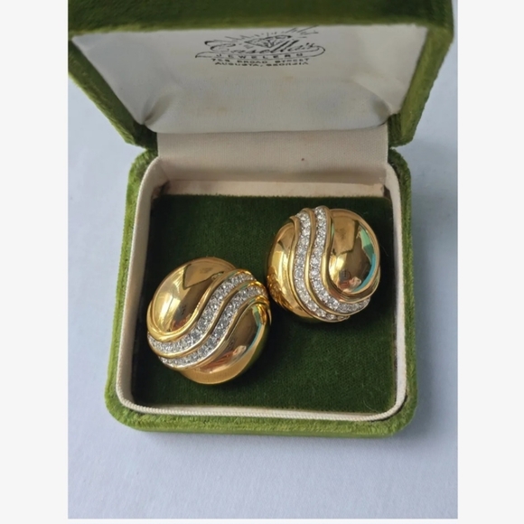 Nina Ricci Clips - Picture 1 of 4